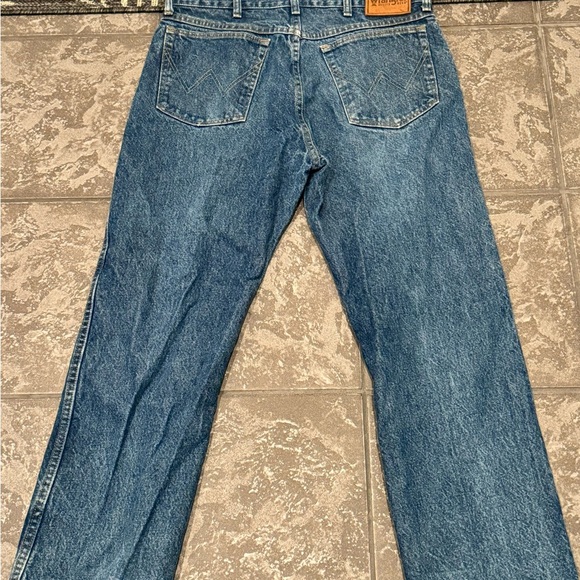 Wrangler Rugged Wear Men's Classic Fit Jean in Retro Stone 34x29 Mint Condition - Picture 3 of 5